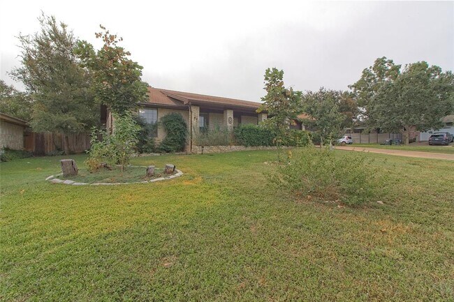 Foto del edificio - 400 Deepwood Dr