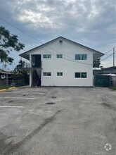 Building Photo - 2622 NW 24th St