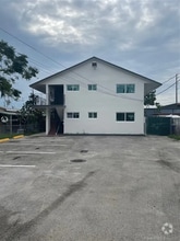 Building Photo - 2622 NW 24th St