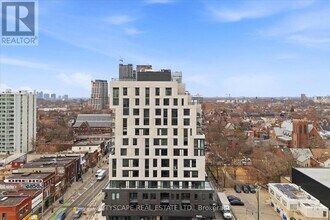 Building Photo - 758 Dovercourt Rd