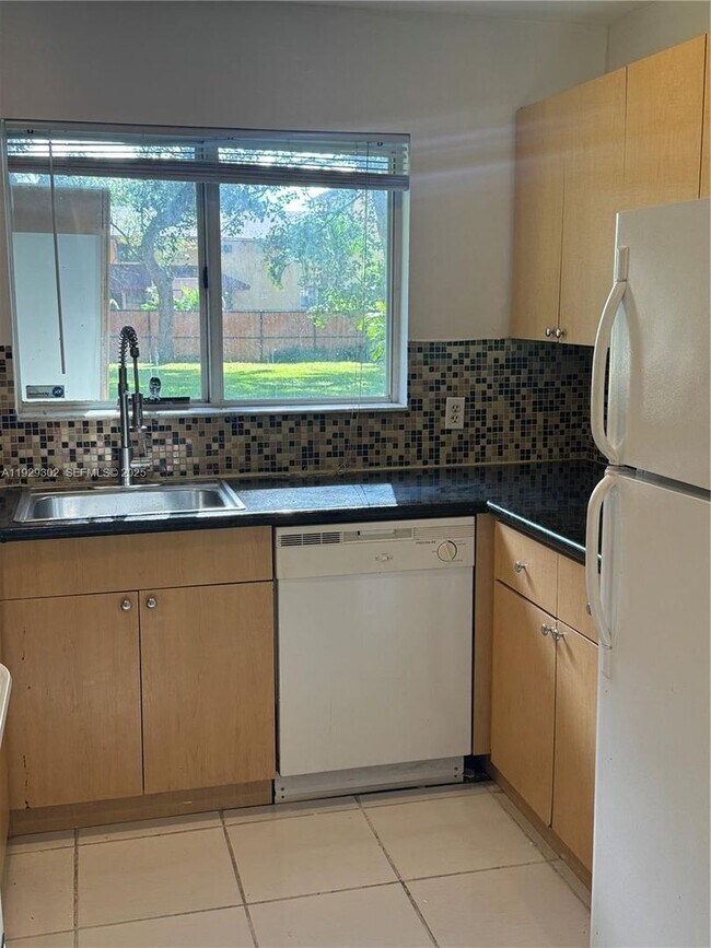 Foto del edificio - 2522 NE 184th Terrace