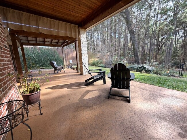 Foto del edificio - 710 Huntwick Ln