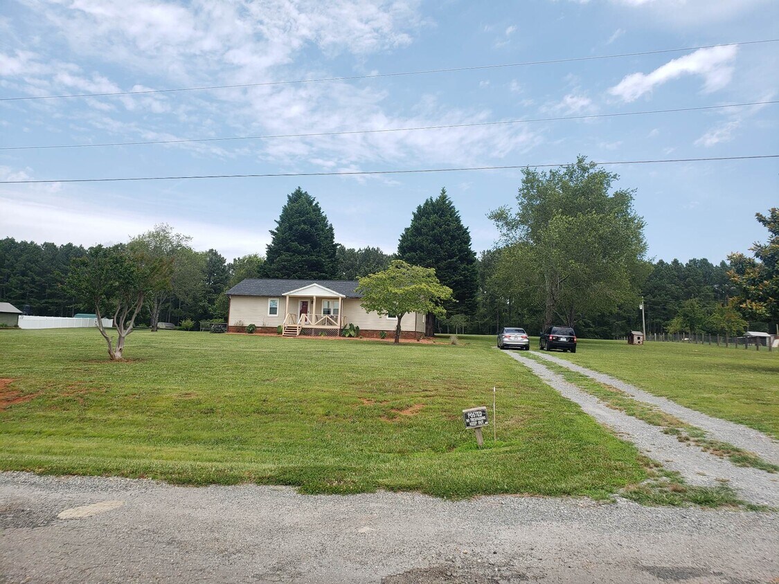 164 Country Way Dr, Lincolnton, NC 28092 House Rental in Lincolnton