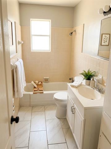 Building Photo - 1910 Mercedes Rd