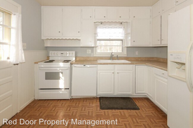 Building Photo - 3 br, 1 bath House - 104 Water Street