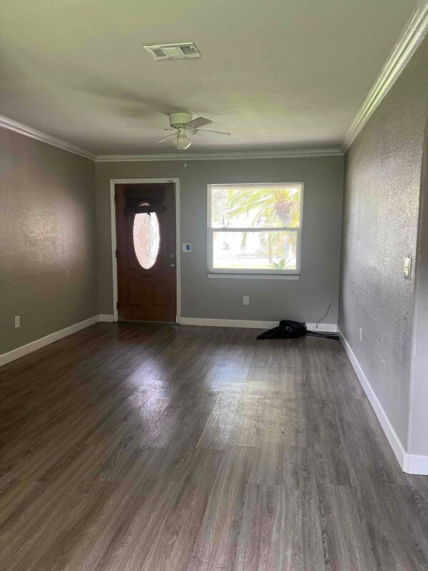 Building Photo - 708 E Walts Ave