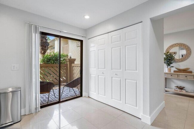 Building Photo - 13095 Belhaven Ct