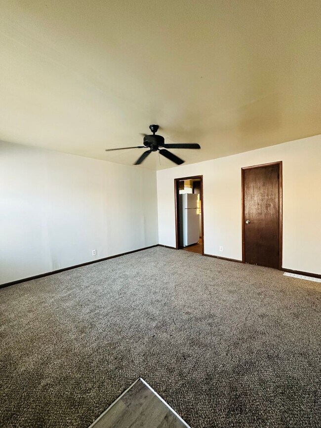 Building Photo - Charming 2 Bedroom For Rent!