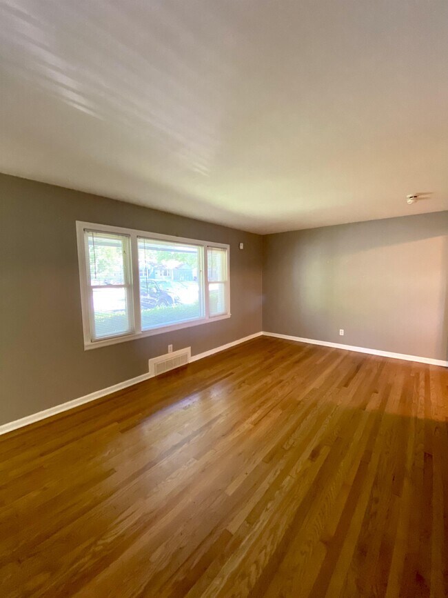 Building Photo - 6034 Juniper Dr