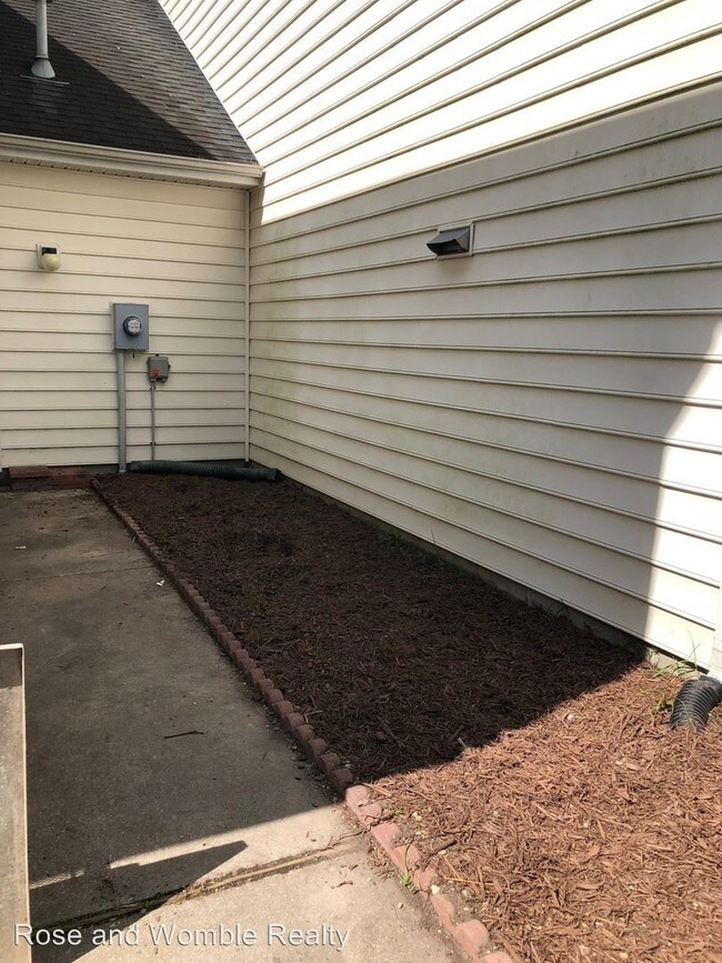 Building Photo - 2 br, 2.5 bath House - 2325 Barnsley Ct.