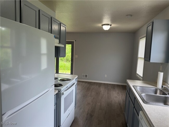 Building Photo - 683 OH-305