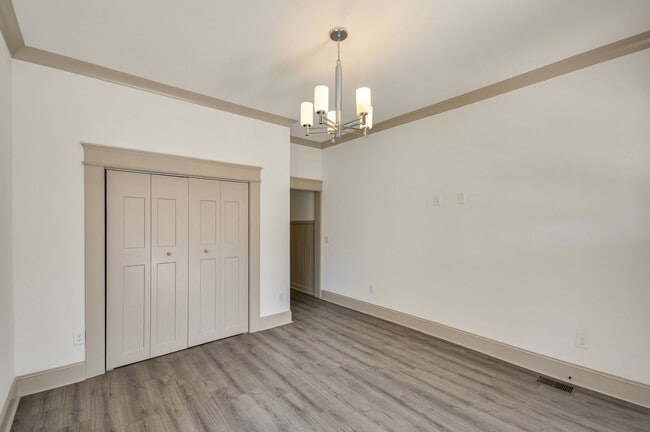 Building Photo - $500 Off 1st Month: 1bd/1ba Condo in Midto...