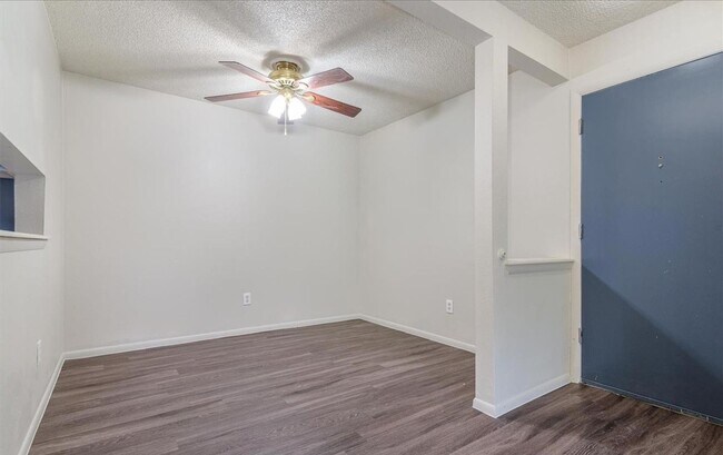 Building Photo - 3 Bedroom 2 Bathroom Condo in Cherry Grove...