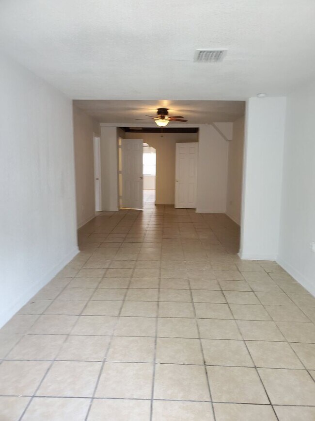 Building Photo - Nice home FOR RENT in St Pete