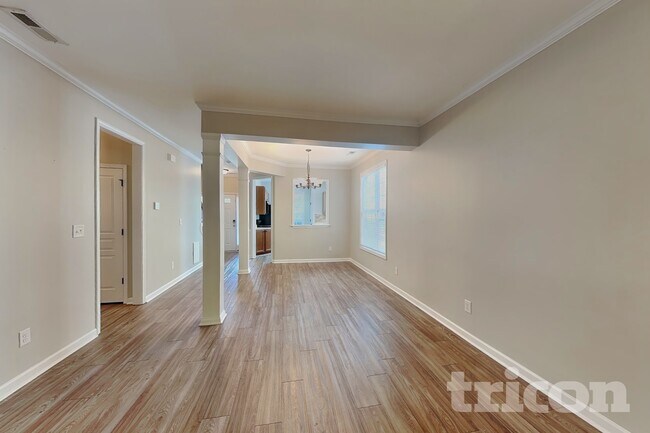 Foto del edificio - 557 McCarthy Dr