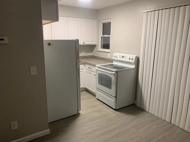 Kitchen - 4245 Century Ln