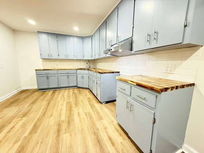 Foto del edificio - FOR RENT – FULLY REMODELED 4 BEDROOM | 2 BATH HOME!