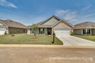 Building Photo - 531 Vista Pointe Dr
