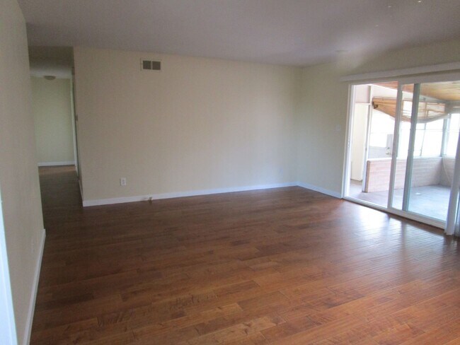 Building Photo - Newly Updated Home in Clairemont