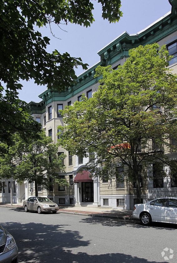 Building Photo - 59 Burbank St