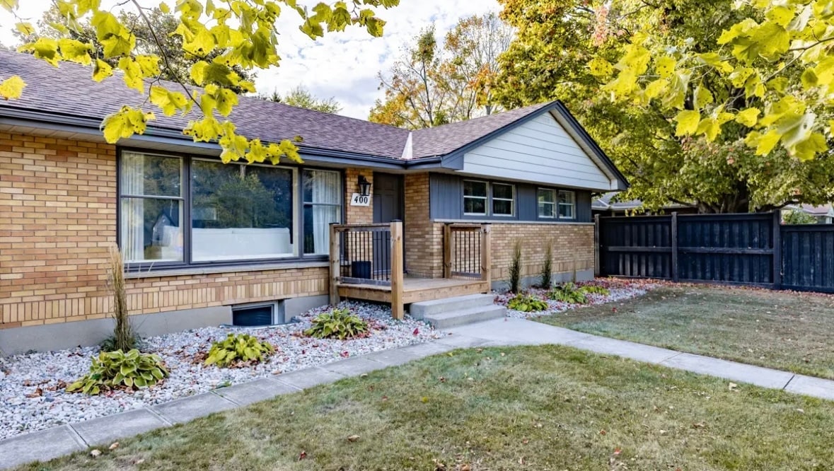 Primary Photo - 400 Coombs Av