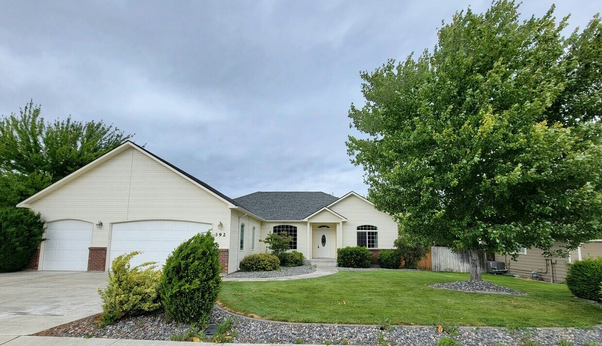 Primary Photo - South Richland Rambler for Rent