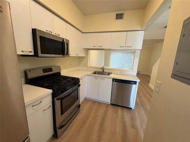 Building Photo - 7835 Dixie Beach Cir