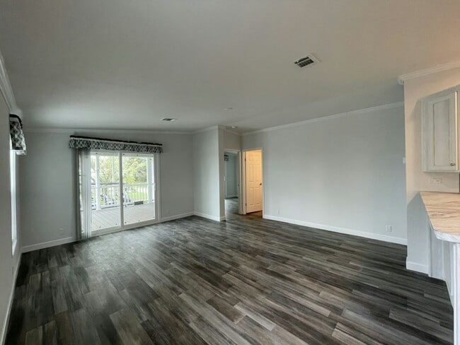 Building Photo - 988 Xanadu E