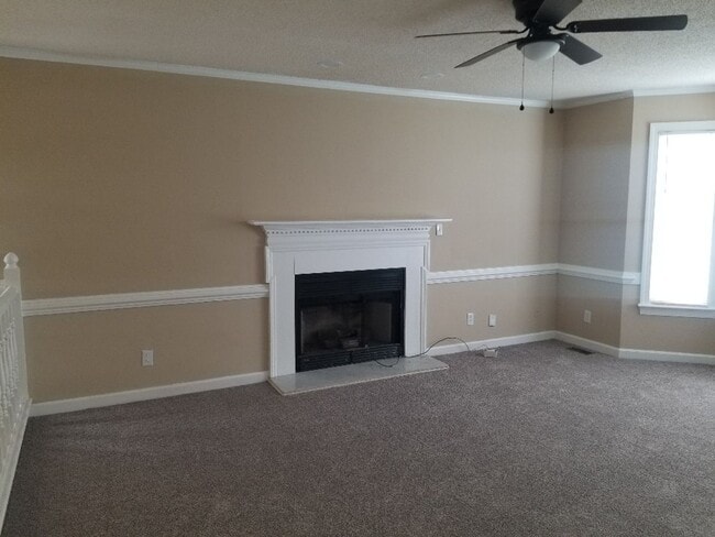 Building Photo - 105 N Pointe Dr