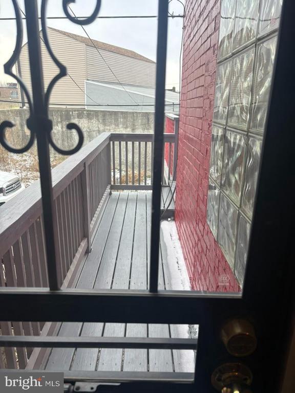 Foto del edificio - 6714 Woolston Ave