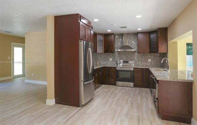Foto del edificio - 8870 SW 87th St