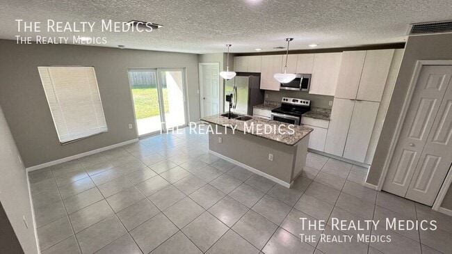 Building Photo - 1550 Pace Dr NW