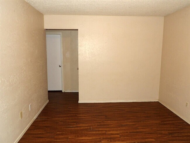 Foto del edificio - 6405 NW Oak Ave