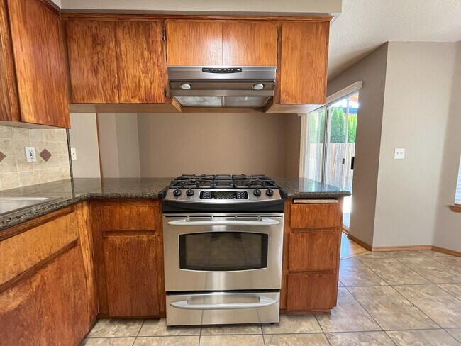 Building Photo - Inviting 3-Bedroom Home with Lush Landscap...