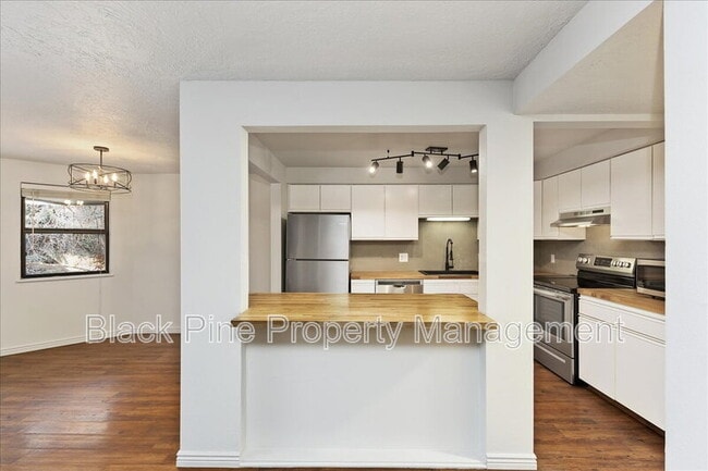 Building Photo - 3675 S Gekeler Ln