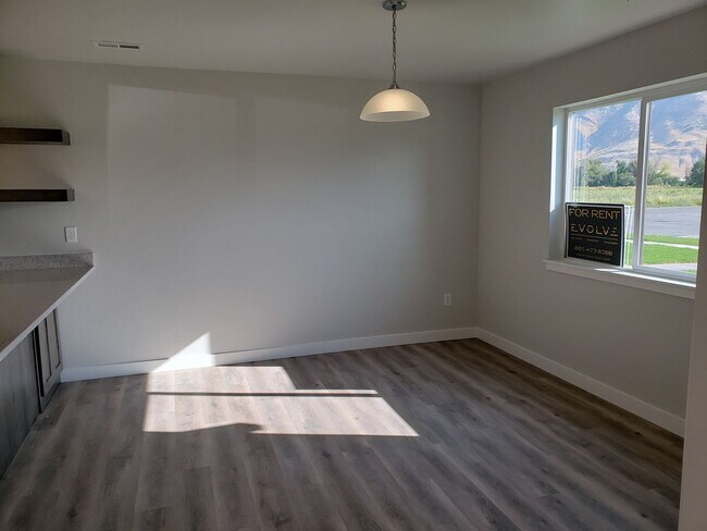 Foto del edificio - Brand New Springville Townhome