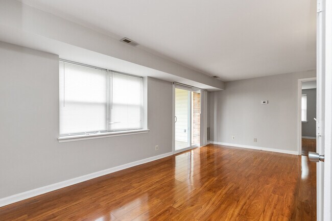 Building Photo - 102 Chesterfield Ln