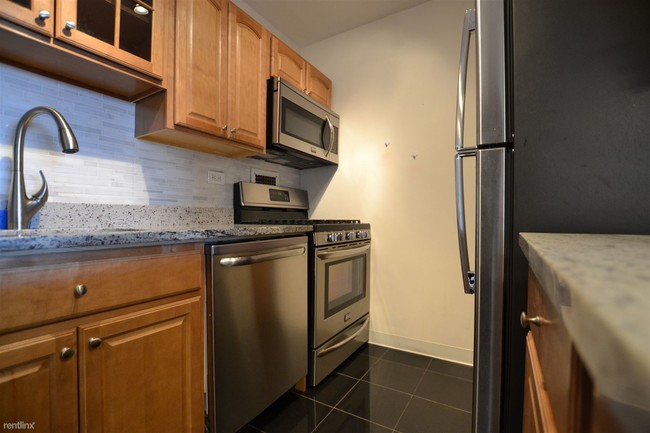 Building Photo - 1 br, 1 bath  - 7 Whittier Pl