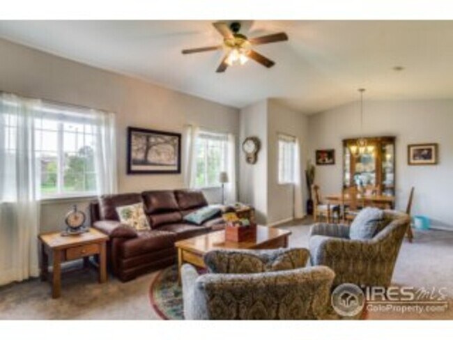 Foto del edificio - 1703 Whitehall Dr