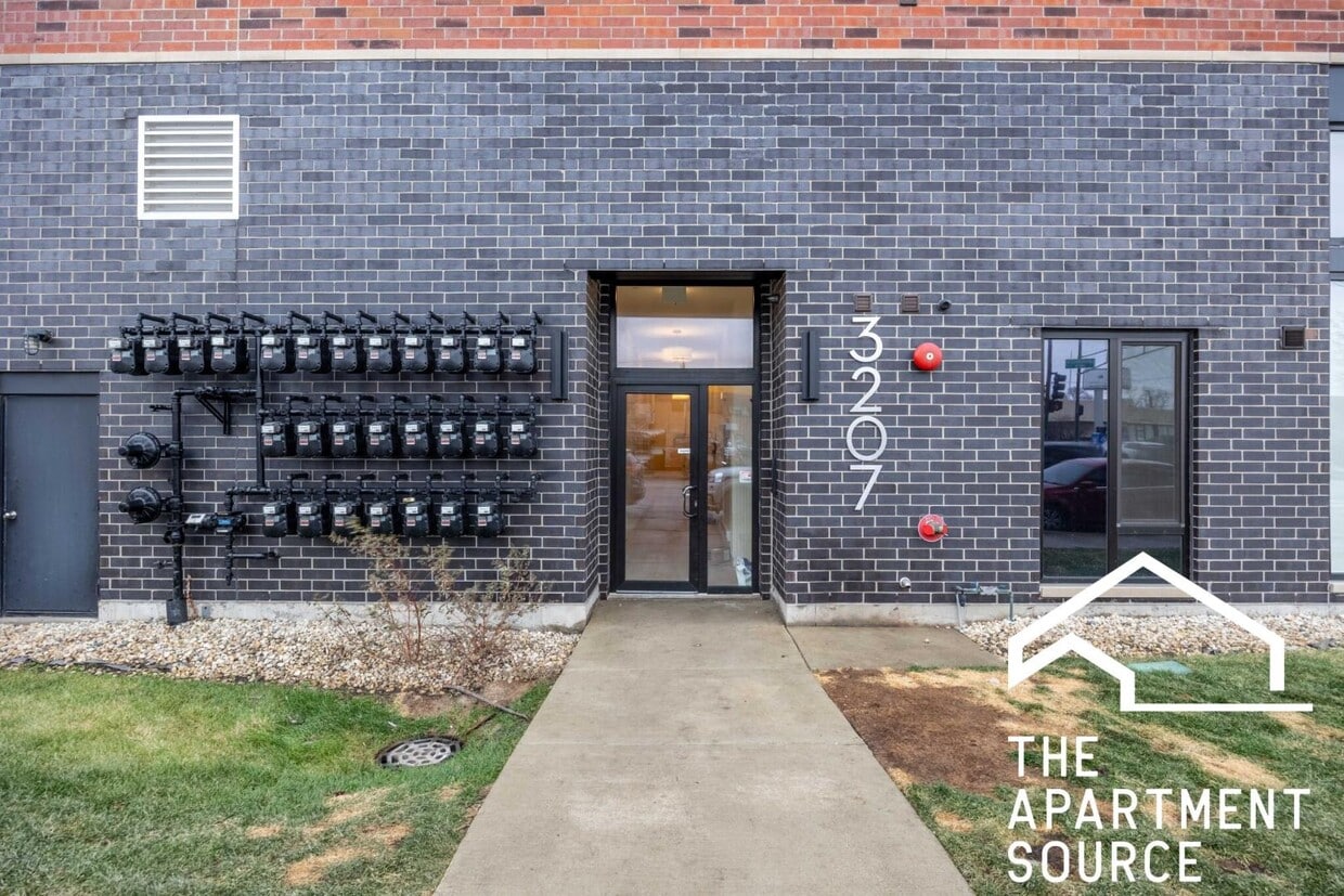 Foto del edificio - 6340 W Belmont Ave