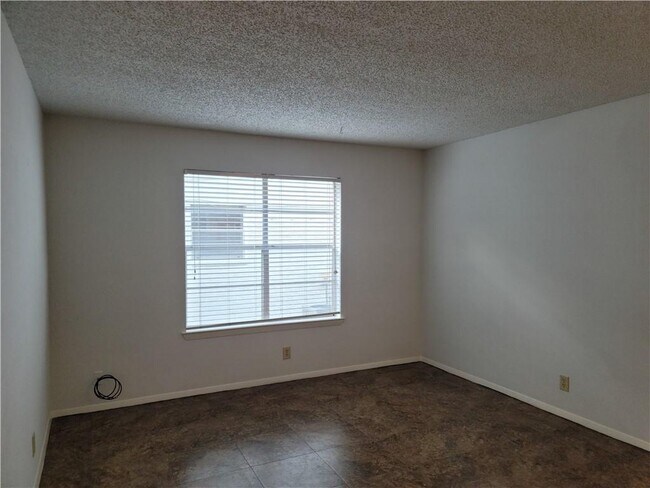 Building Photo - 6002 Westcreek Dr