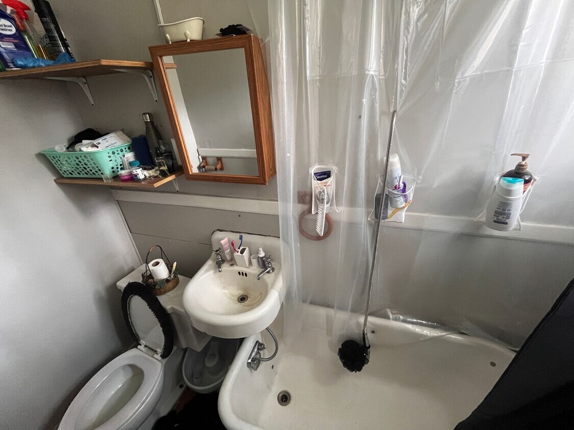 Building Photo - 1104 Birch