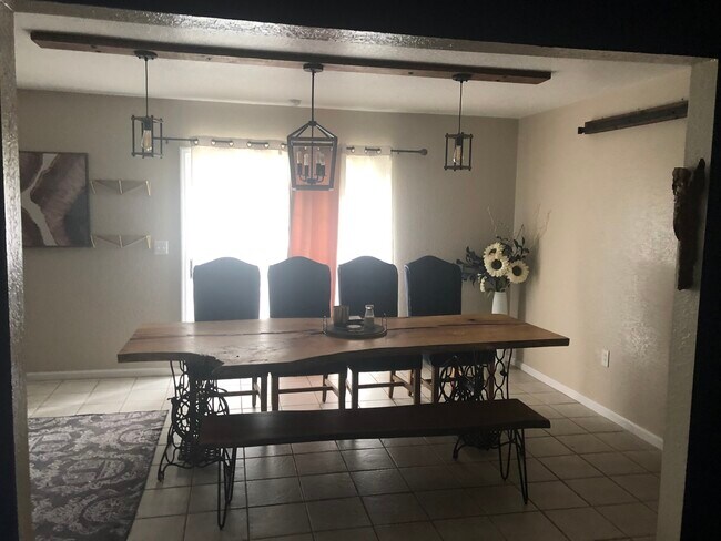 Foto del edificio - 230 E Story Rd