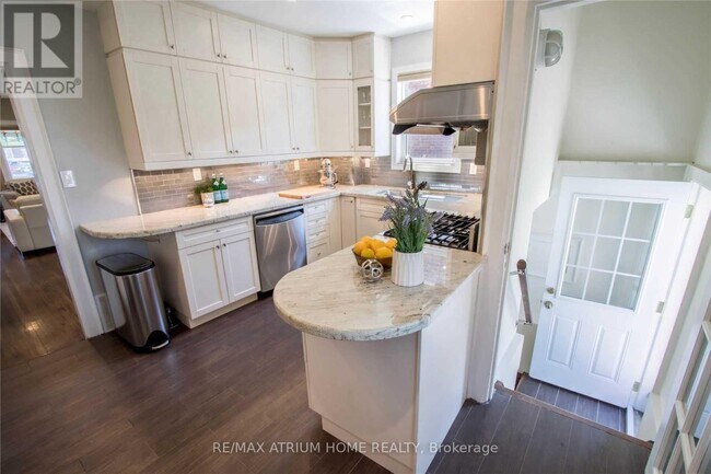 Photo du bâtiment - 320 Hillsdale Ave E