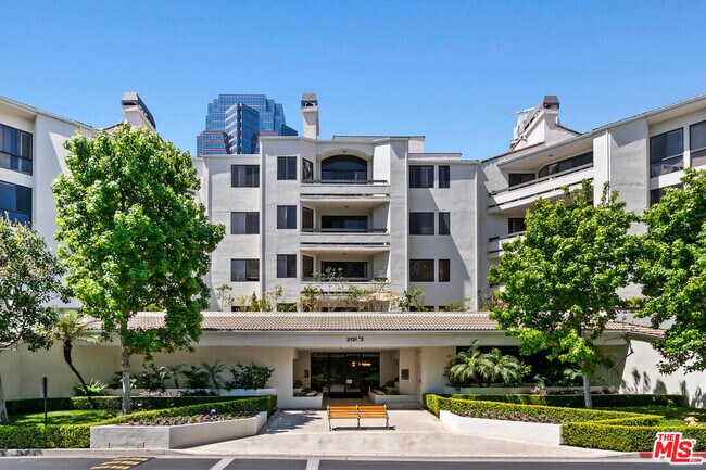 Foto del edificio - 2131 Century Park Ln