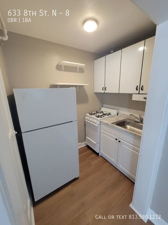 Building Photo - Cute St. Pete Studio Apartment