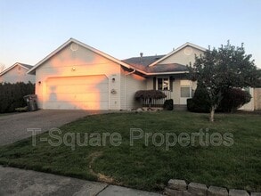 Building Photo - 5203 63rd Dr NE