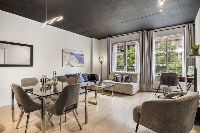 Building Photo - 1100 Rue Jeanne-Mance
