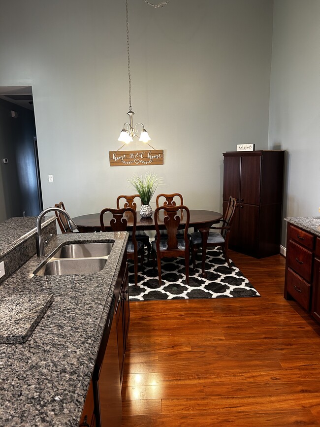 granite countertops with a bar - 123 Chateau Place