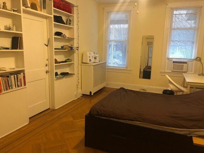Foto del edificio - 308 E 33rd St